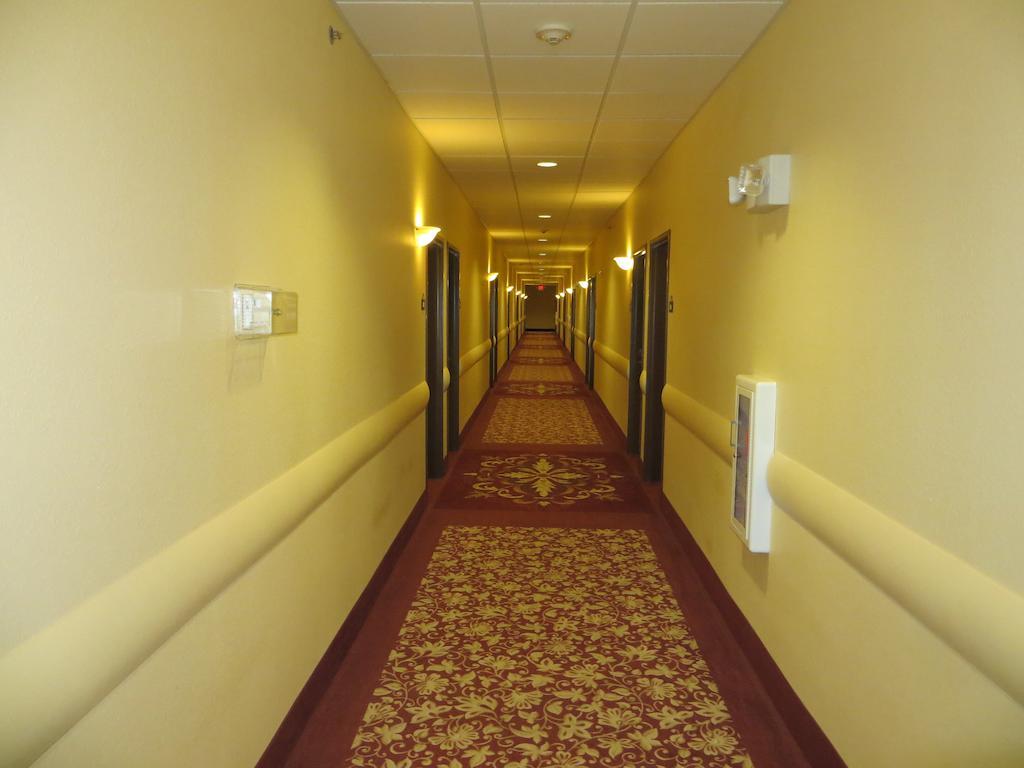 Days Inn By Wyndham Ellis Eksteriør billede